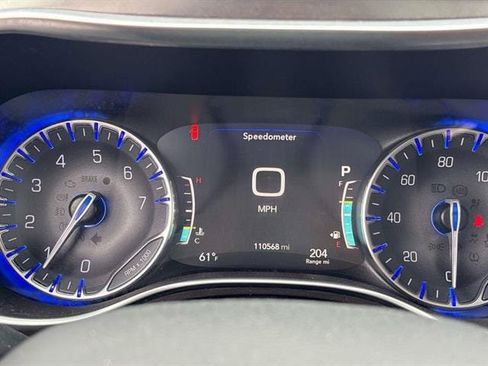 Used 2018 Chrysler Pacifica Limited FWD image 19