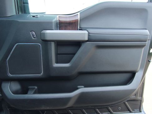 Used 2015 Ford F150 Platinum w/ Equipment Group 701A Luxury image 41