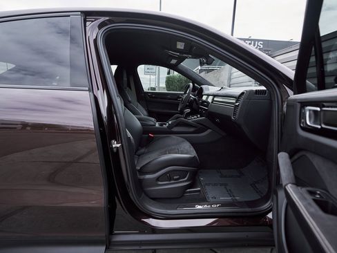 Used 2022 Porsche Cayenne Turbo GT image 23