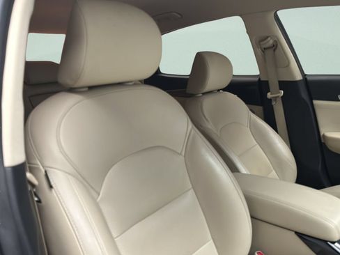 Used 2017 Kia Cadenza Premium FWD image 18