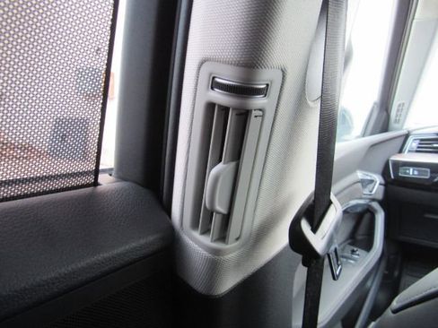 Used 2019 Audi e-tron Prestige w/ Prestige Package image 40