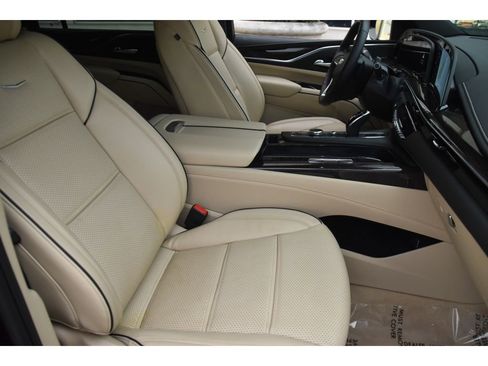 Used 2023 Cadillac Escalade ESV Premium Luxury image 29