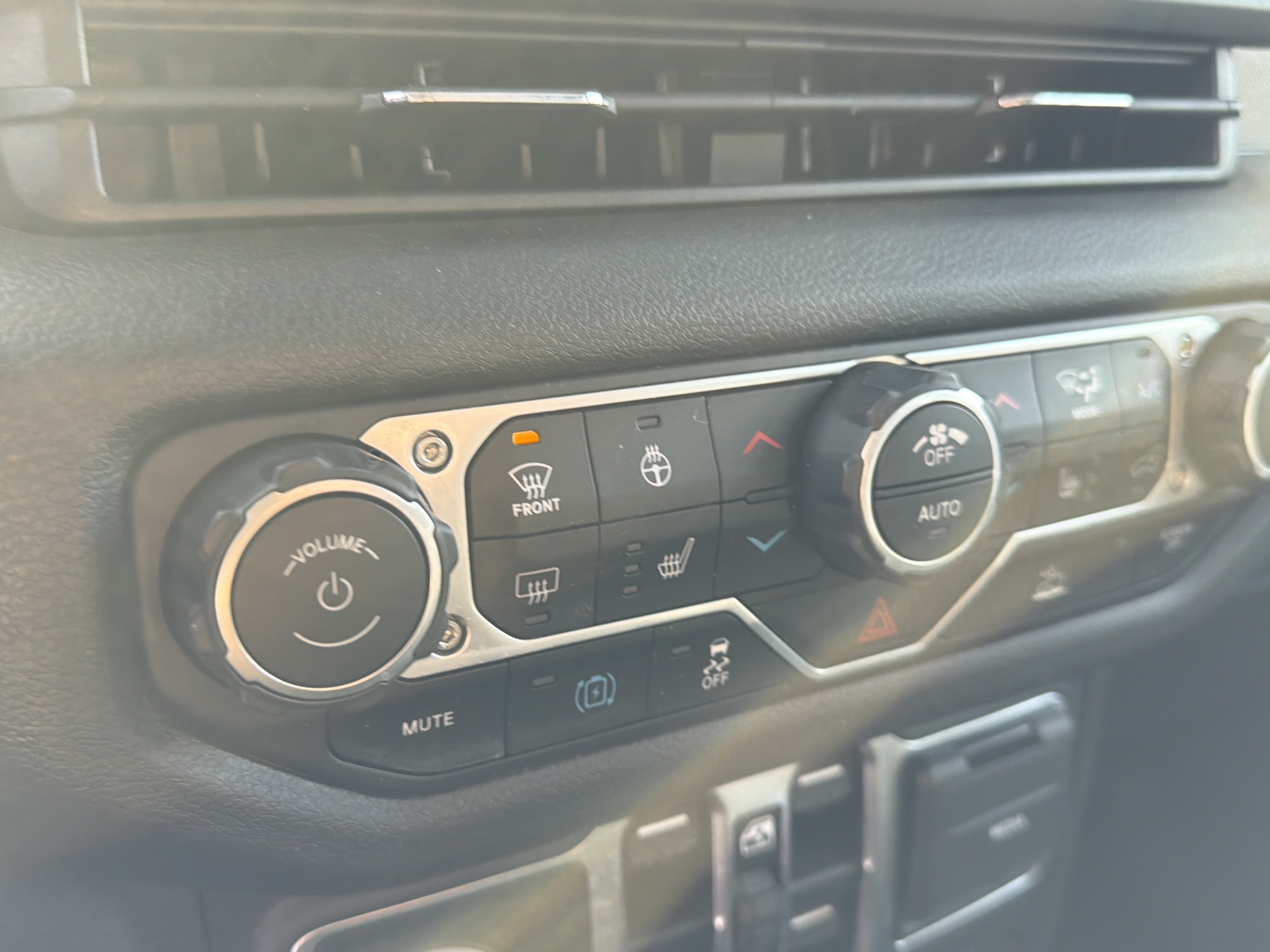 Used 2024 Jeep Wrangler Unlimited AWD/4WD image 16
