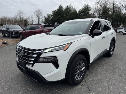 Used 2024 Nissan Rogue S image 2