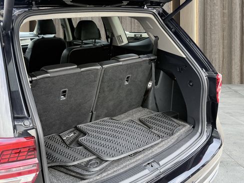 Used 2018 Volkswagen Atlas SEL Premium image 16