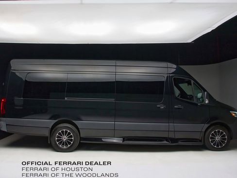 Used 2022 Mercedes-Benz Sprinter 3500 image 3