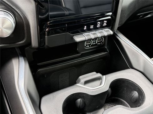 Used 2023 RAM 1500 Laramie AWD/4WD image 23