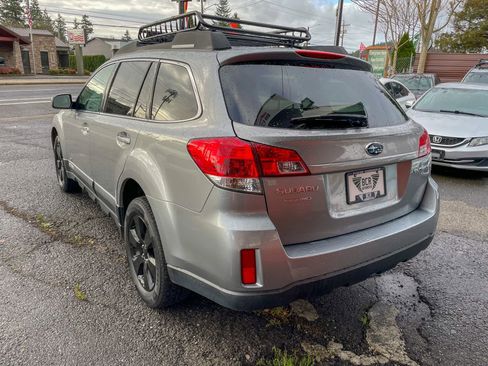 Used 2010 Subaru Outback 2.5i Premium AWD/4WD image 2