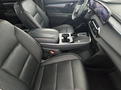 Used 2025 Buick Enclave Sport Touring w/ Power Package FWD image 16