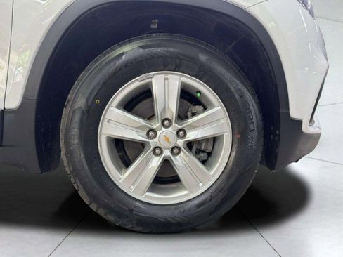 Used 2020 Chevrolet Trax LT w/ LT Convenience Package image 64