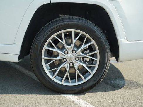 Used 2023 Jeep Grand Cherokee L Summit w/ Luxury Tech Group V image 44