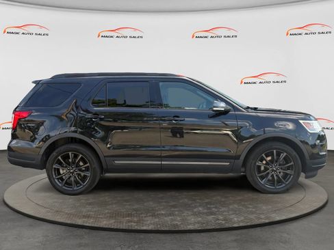 Used 2019 Ford Explorer XLT w/ Equipment Group 202A AWD/4WD image 6