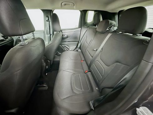 Used 2022 Jeep Renegade Latitude w/ Convenience Group AWD/4WD image 33