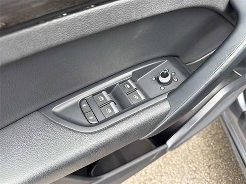Used 2020 Audi Q5 2.0T Premium w/ Convenience Package image 12
