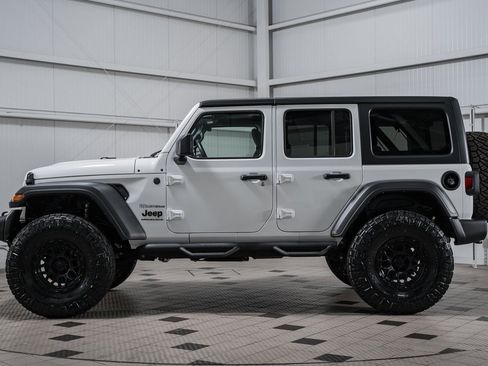 Used 2024 Jeep Wrangler Sport image 4