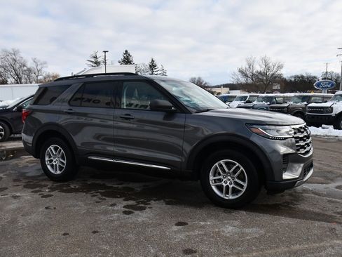 Used 2025 Ford Explorer Active image 8