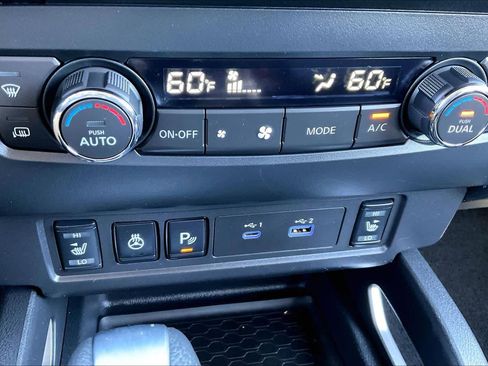 Used 2022 Nissan Frontier SV w/ SV Premium Package image 31