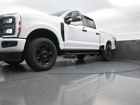 Used 2024 Ford F250 XL w/ STX Appearance Package AWD/4WD image 24