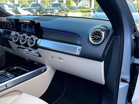 Used 2025 Mercedes-Benz GLB 250 image 18