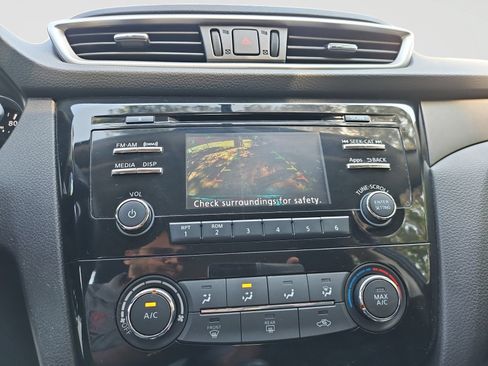 Used 2015 Nissan Rogue S AWD/4WD image 25