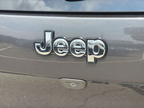 Used 2016 Jeep Cherokee Latitude w/ Cold Weather Group AWD/4WD image 24