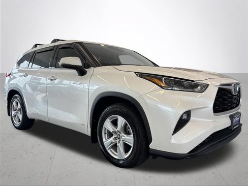 Used 2021 Toyota Highlander LE AWD/4WD image 5
