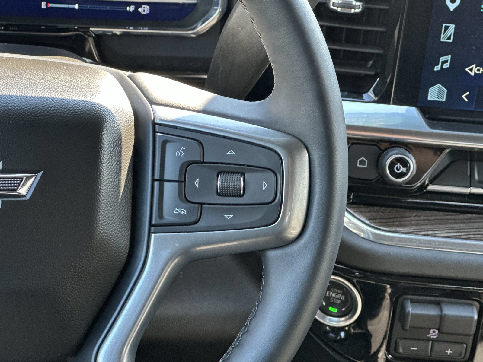 Used 2025 Chevrolet Silverado 1500 RST AWD/4WD image 21