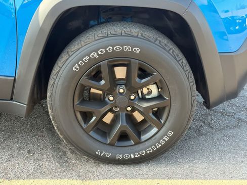 Used 2017 Jeep Cherokee Trailhawk w/ Comfort/Convenience Group AWD/4WD image 7