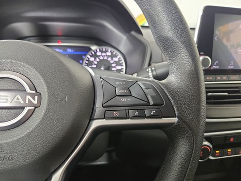 Used 2025 Nissan Altima 2.5 SV FWD image 16