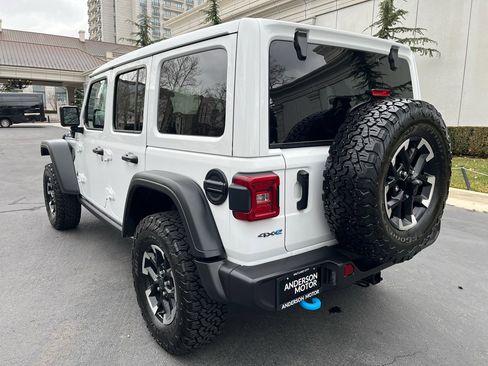 Used 2025 Jeep Wrangler Unlimited Rubicon 4xe w/ Convenience Group image 9