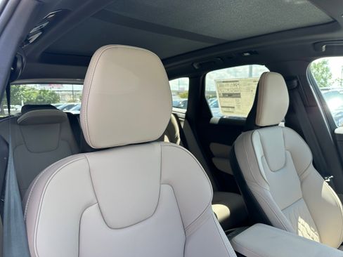 New 2026 Volvo XC60 B5 Core w/ Climate Package image 9