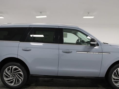 New 2026 Lincoln Navigator Reserve AWD/4WD image 10