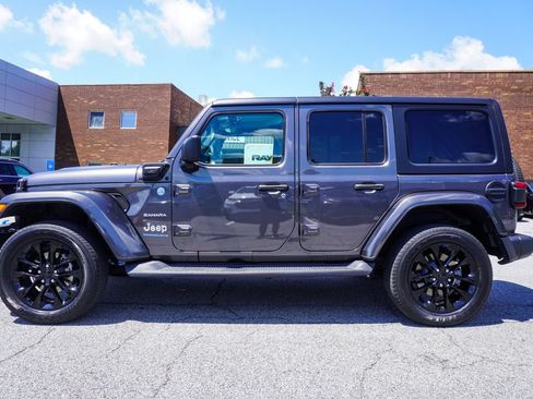 Used 2023 Jeep Wrangler Unlimited Sahara w/ Cold Weather Group AWD/4WD image 28