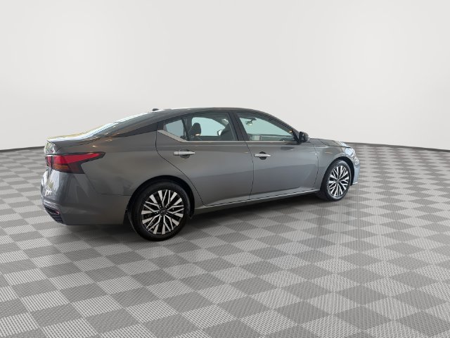 Used 2023 Nissan Altima 2.5 SV FWD image 12
