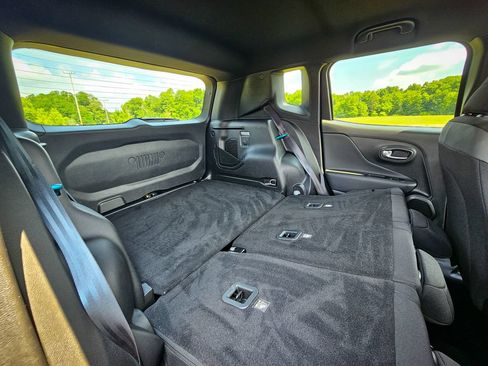 Used 2022 Jeep Renegade Altitude AWD/4WD image 34