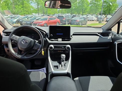 Used 2024 Toyota RAV4 LE AWD/4WD image 12