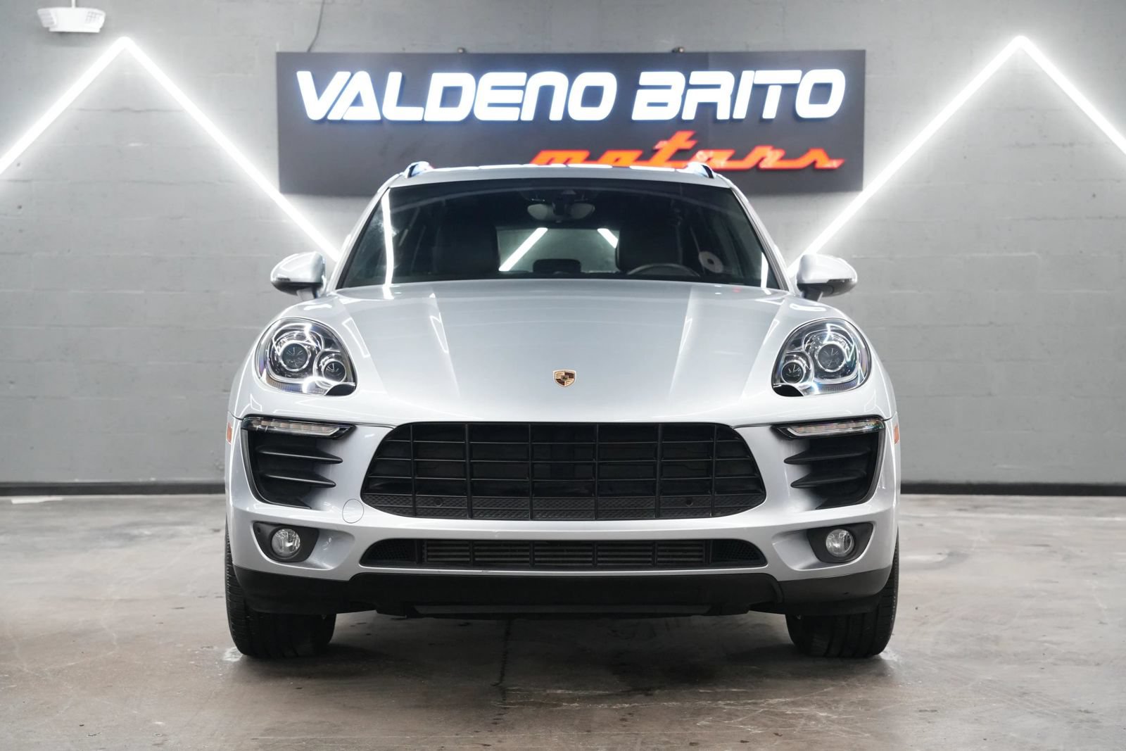 Used 2018 Porsche Macan Sport Edition AWD/4WD image 4