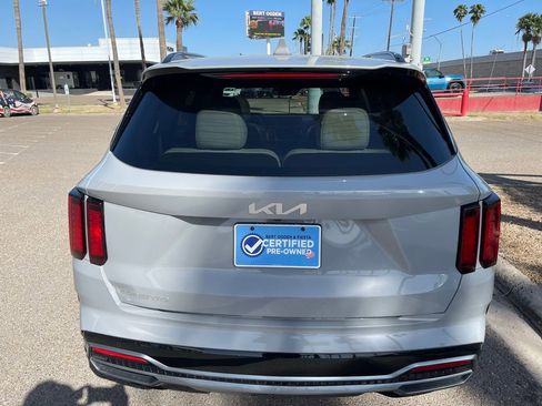 Used 2023 Kia Sorento EX w/ Panoramic Sunroof Package image 5