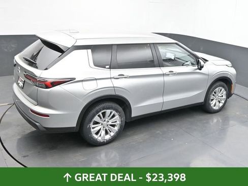 Used 2025 Mitsubishi Outlander ES image 44