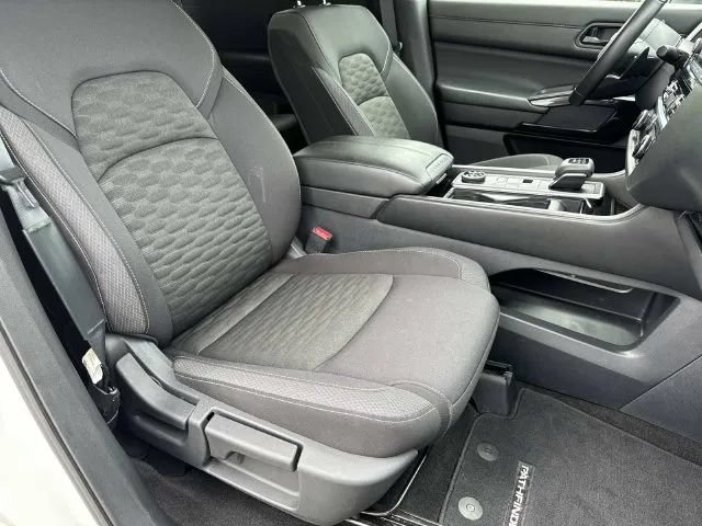 Certified 2025 Nissan Pathfinder SV AWD/4WD image 29