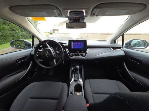 Used 2025 Toyota Corolla LE FWD image 28