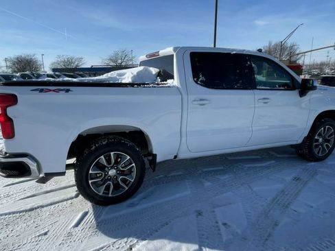 Used 2024 Chevrolet Silverado 1500 LT AWD/4WD image 2