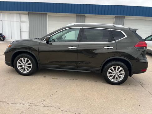 Used 2017 Nissan Rogue SV image 12