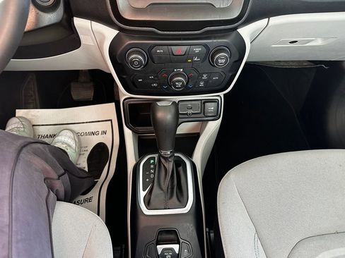 Used 2021 Jeep Renegade Latitude image 58