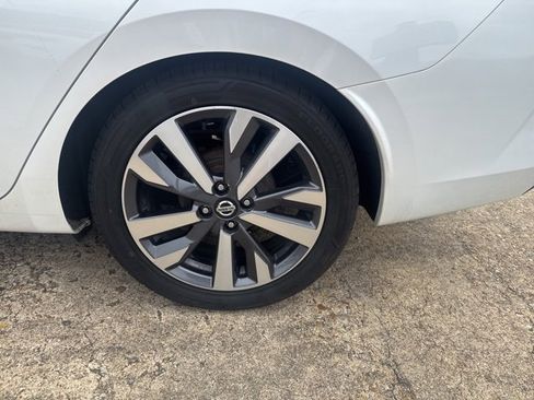 Used 2020 Nissan Versa SR w/ Convenience Package image 27