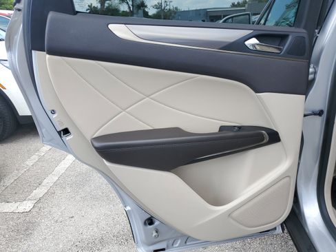 Used 2018 Lincoln MKC Premiere image 12