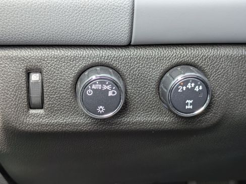 Used 2021 Chevrolet Colorado W/T w/ Custom Special Edition image 13