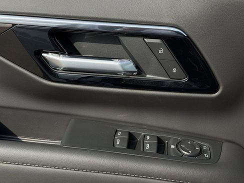 New 2026 Chevrolet Suburban LS RWD image 21