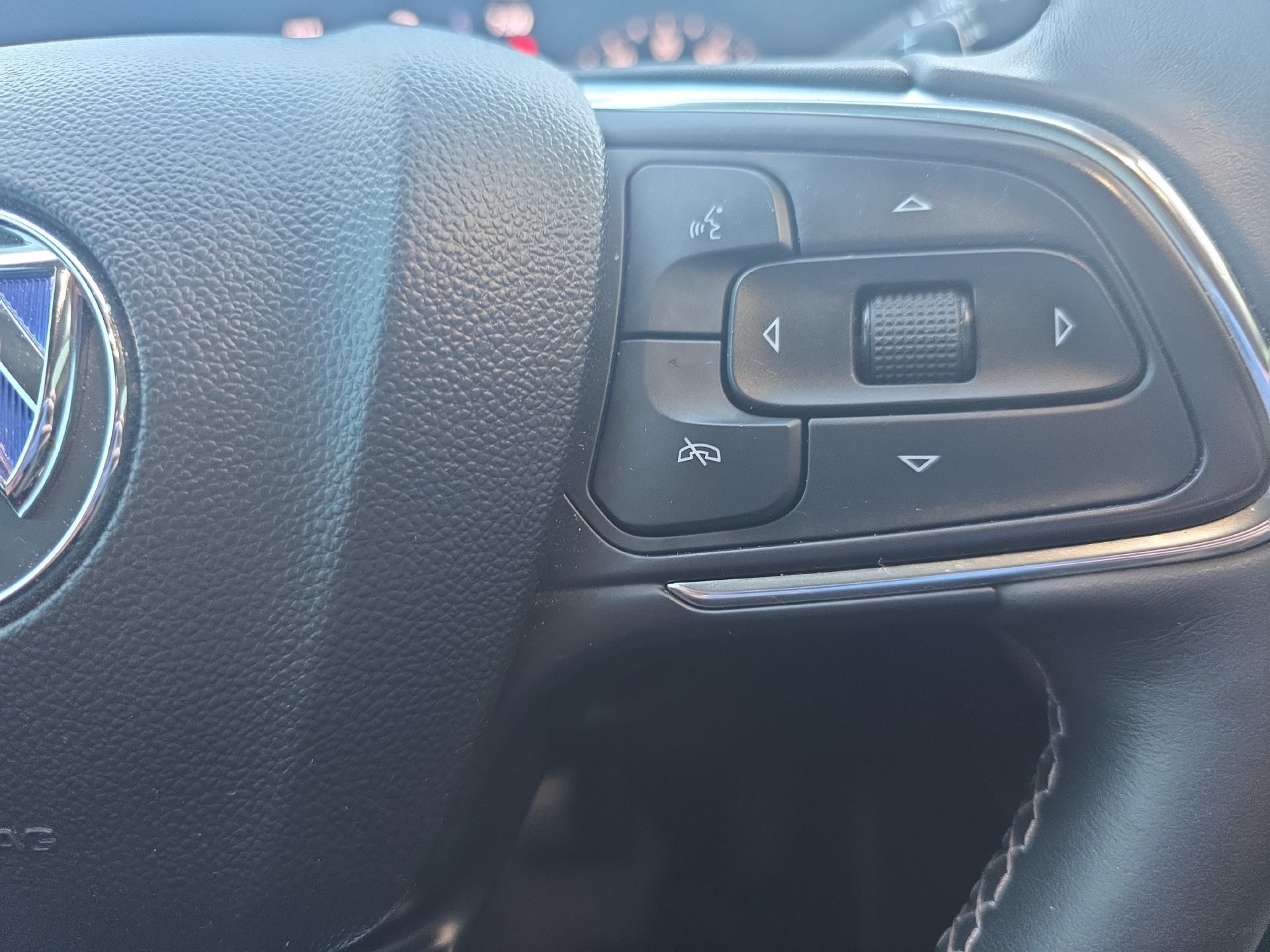 Used 2023 Buick Envision Essence FWD image 18