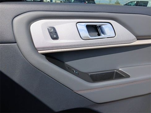 New 2025 Ford Explorer Active image 16